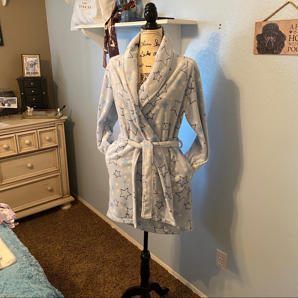 Ladies plush bath robe. Gently worn a few times. Size small